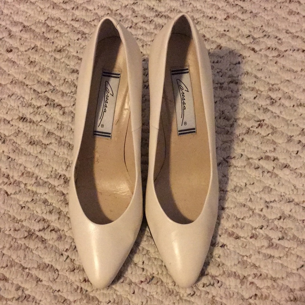 Caressa Cream colored pumps